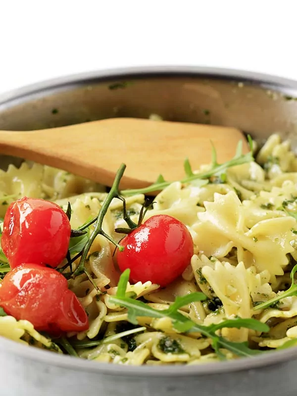 Primo piatto Senza Glutine: Farfalle con Pesto di Rucola e Pomodorini Bio